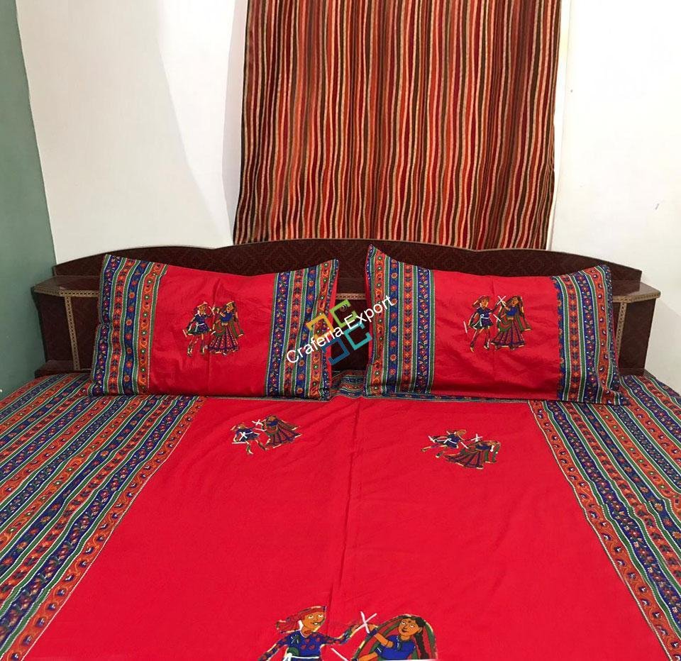 Dandiya Printed Traditional king Bedsheet / Bedding with 2 Pillow Cases - Image 2