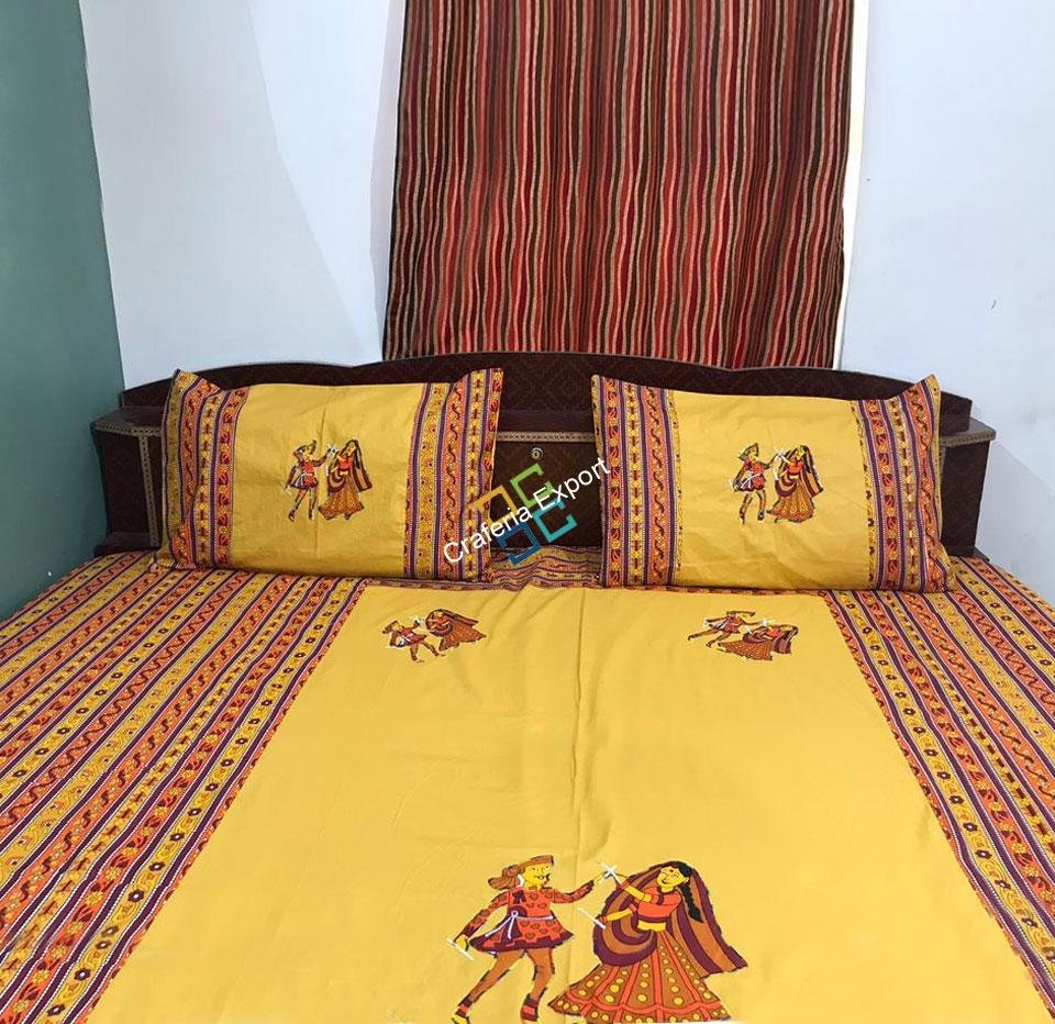 Dandiya Printed Traditional king Bedsheet / Bedding with 2 Pillow Cases - Image 4