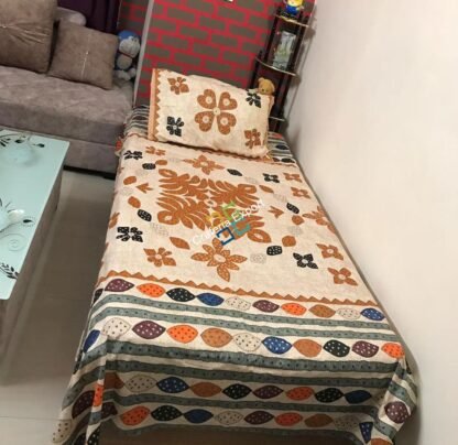 Unique designe single bedhsheet with two Pillow covers - Image 2