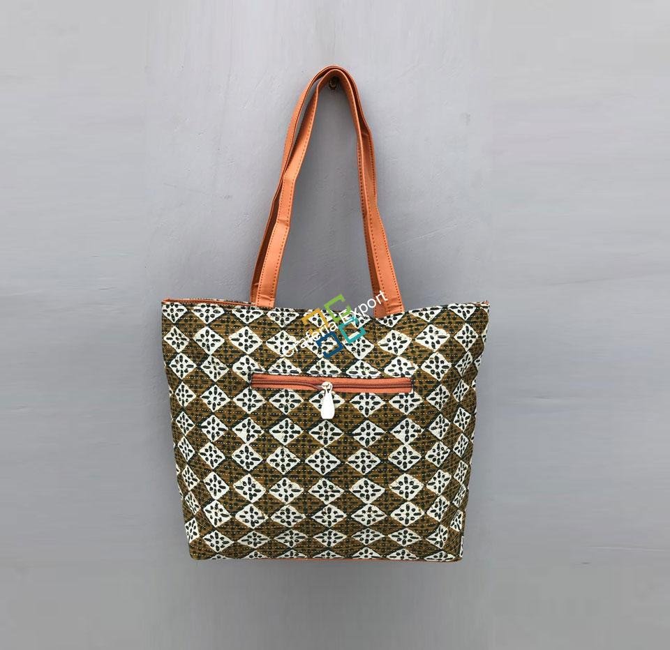 Trendy causal Shoulder Bag with Floral Print - Image 4