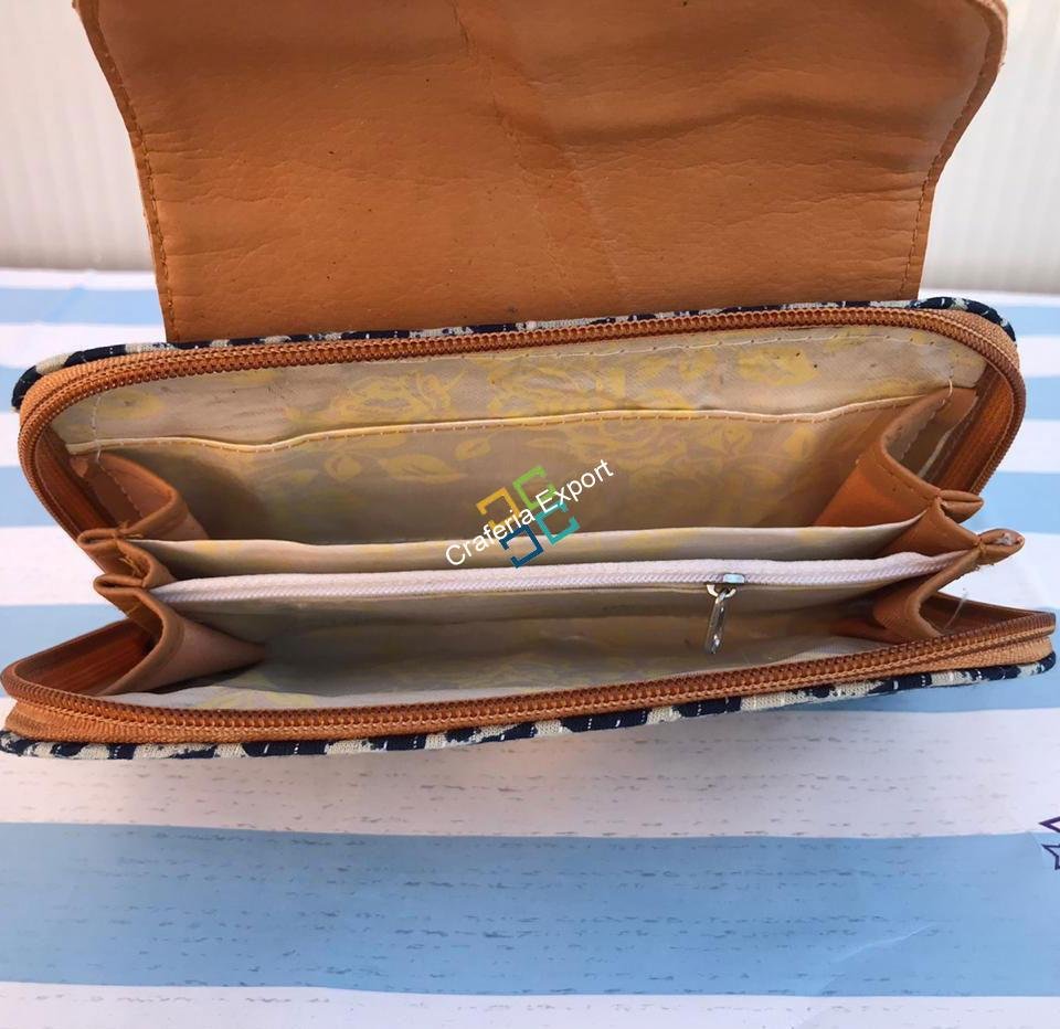 Women's handy purse/wallet with lock button - Image 3