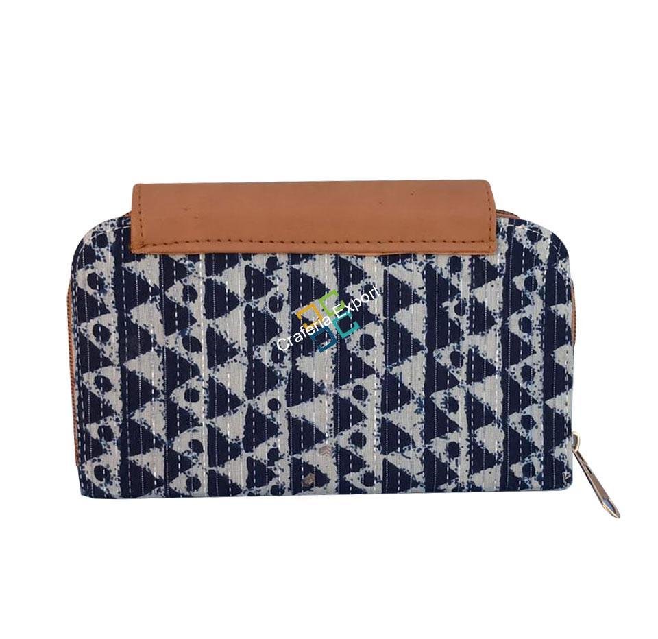 Women's handy purse/wallet with lock button - Image 2