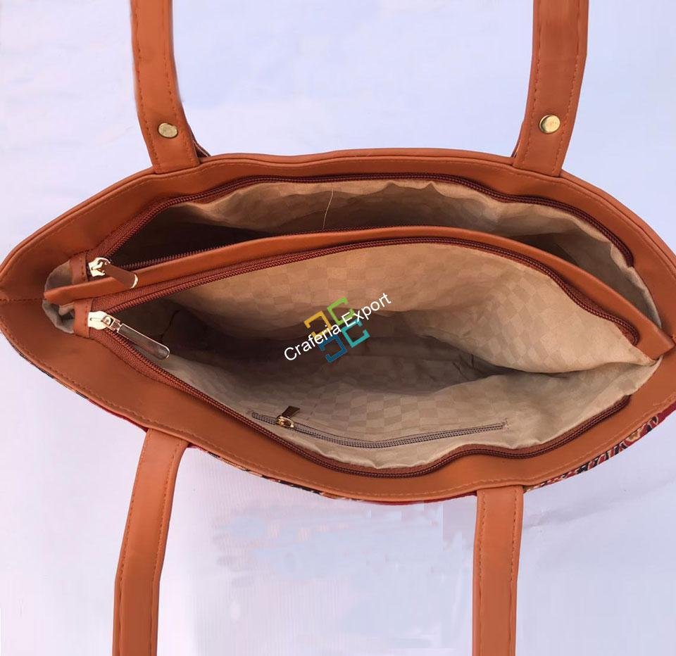 Ikkat printed women's handbag for regular use - Image 3