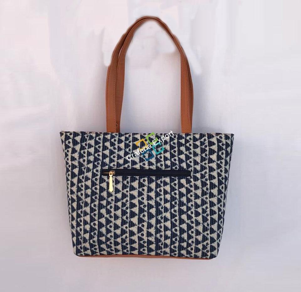 Ikkat printed women's handbag for regular use - Image 4
