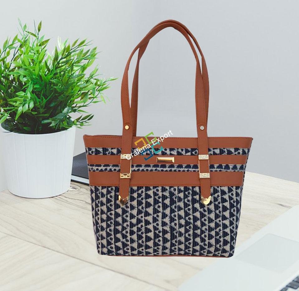 Ikkat printed women's handbag for regular use