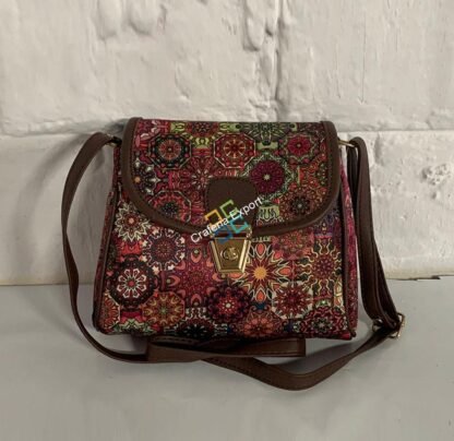 Stylish women's sling crossbody bag - Image 5