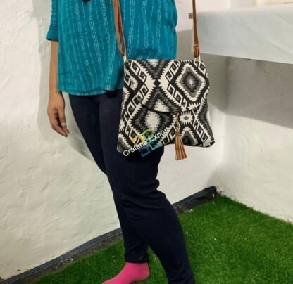 Stylish canvas printed sling bag - Image 7