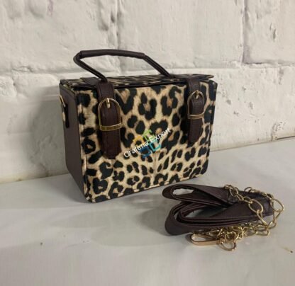 Box shaped sling bags / crossbody bags - Image 6