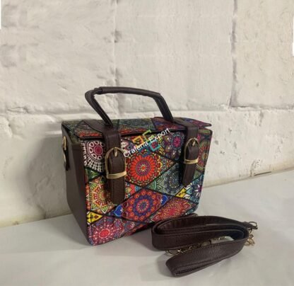 Box shaped sling bags / crossbody bags - Image 3