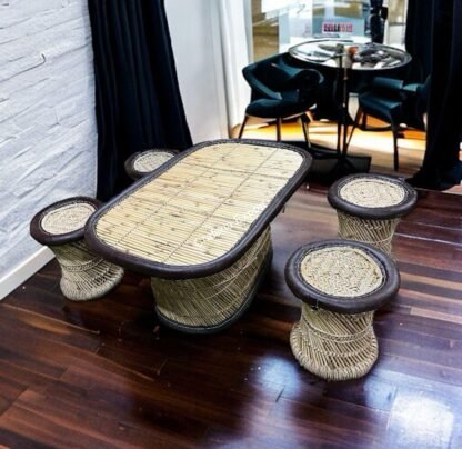 Mudda stools table