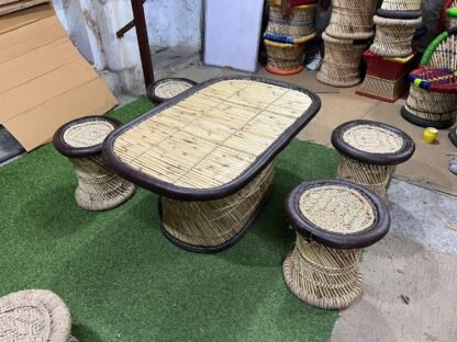 Mudda stools table