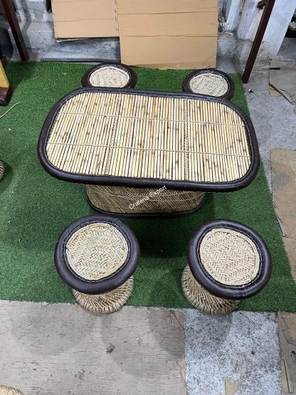 Mudda stools table