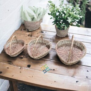 Willow Wicker Heart shaped Basket for Fruits and Gift Packing /Kashmir Rattan Storage Basket for Gifts Hamper